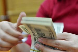 Người gửi USD xót xa khi lãi suất về 0%