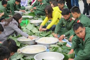 Xuân sum họp - Tết sẻ chia 