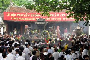 Phát ấn sớm hơn tại Lễ hội đền Trần-Nam Định năm 2016