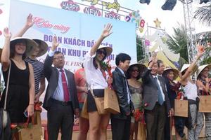 33 khách Úc 'xông đất' phố cổ Hội An