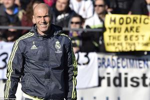 Zidane gây sốt ngay trong ngày ra mắt Real Madrid