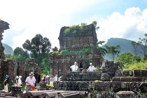 Khởi sắc du lịch miền Trung