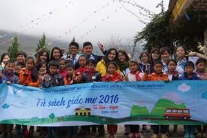 Tủ sách Giấc mơ 2016 đã đến xã Tả Van