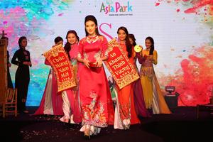 Á Hậu Huyền My duyên dáng áo dài tại Asia Park- Đà Nẵng