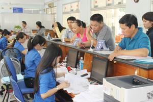 Cán bộ tiếp dân, giả số điện thoại chủ tịch quận lừa 900 triệu