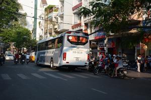 TP.HCM: Ô tô vẫn dừng đỗ dưới biển cấm, Thanh tra nói gì?