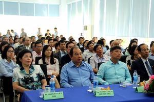Các tham tán thương mại thăm siêu nhà máy sữa của Vinamilk