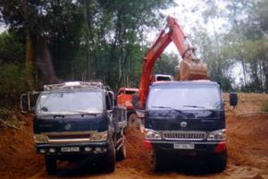 Chính quyền xã khai thác đất trái phép?