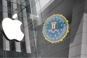 FBI: Có thể mở khóa iPhone của kẻ tấn công ở San Bernardino