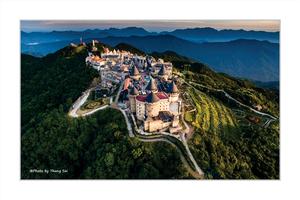 Đến Bà Nà du khách nữ nhận trang sức giá trị