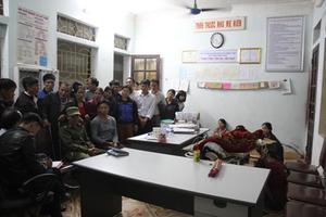 Cháu bé 14 tuổi tử vong, gần 100 người nhà quây bệnh viện