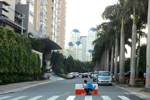 Chung cư hàng độc, 10 tỷ không mua nổi 1 chỗ đậu xe