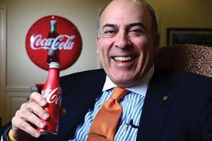 Nhà đầu tư giận dữ, CEO Coca-Cola bị cắt gần nửa lương
