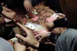 Ngăn đánh bạc, công an xã và trưởng thôn bị đánh hội đồng