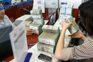 Vì sao các ngân hàng đua tăng lãi suất tiền gửi?