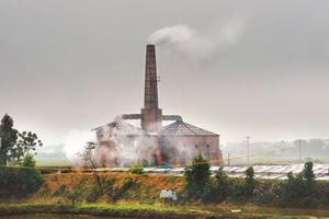 Thâm nhập lò gạch "thổ phỉ": Thanh tra xây dựng đòi 250 triệu đồng "bảo kê"