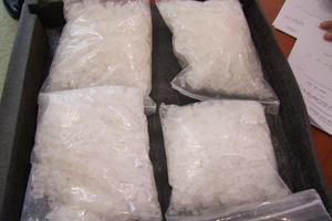 Giấu 10kg ma túy đá trong vali xách tay
