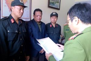 “Cháy nhà” lộ mặt quan tham