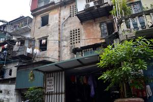 Đắt nhất Hà Nội: 2 tỷ mua căn hộ nát 20m2