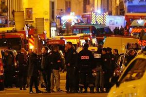 Pháp bắt hai thiếu nữ định tấn công Paris