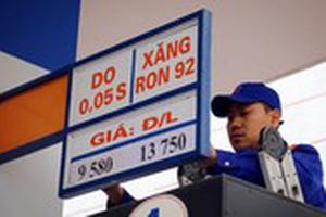 Xăng tăng giá 670 đồng một lít