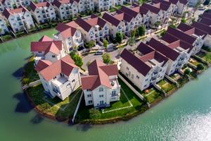 Vinhomes Riverside ra mắt "Biệt thự phố Tây" Hoa sữa Aroma