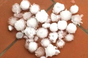 1.000 ngôi nhà bị thủng mái vì mưa đá kỷ lục