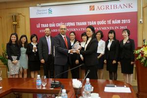 Agribank nhận giải thưởng Chất lượng thanh toán quốc tế năm 2015 từ Standard Chartered Bank