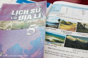 Sách giáo khoa lạc hậu, xa rời thực tế