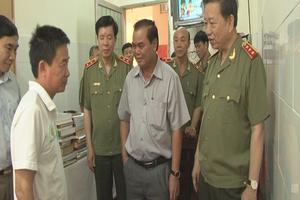 Vụ nổ mìn tự sát: Thượng tướng Tô Lâm thăm hỏi Phó Giám đốc Công an tỉnh 