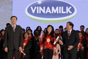 Vinamilk tiếp tục được bình chọn Thương hiệu mạnh của Việt Nam năm 2015