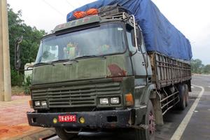 Thanh tra giao thông “ngắm” xe quân đội giả