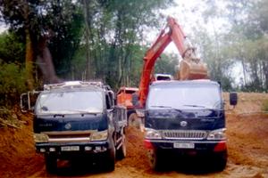 Trưởng thôn biết sai vẫn tiếp tục cho múc đất trái phép