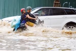 Ô tô ngập nước, cư dân khu đô thị mới thiệt hại tiền tỷ