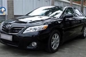 Đi Camry vào Đà Nẵng du lịch với chân dài để trốn truy nã