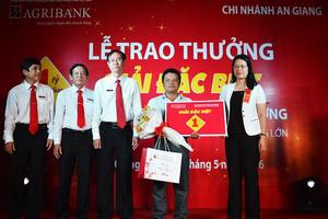 Người bán trái cây trúng thưởng 01 tỷ đồng của Agribank