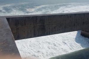 Cận cảnh nước thải đổ ra biển ở nhiệt điện Vũng Áng 1