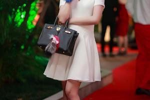 Huyền My chơi trội với cây hàng hiệu gần 3 tỷ đồng