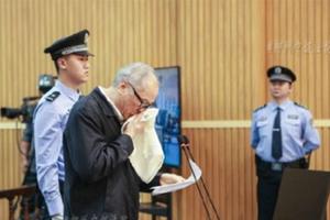 Cựu quan tham Quảng Đông bật khóc trước tòa