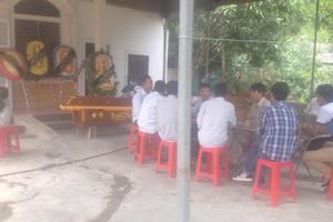 Nửa đêm con lấy dao gọt hoa quả đâm chết bố