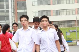 Hồ sơ vào lớp 10 gấp gần 10 lần chỉ tiêu