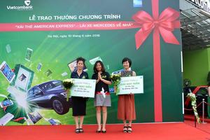 Vietcombank trao Mercedes Benz C200 trị giá 1,4 tỷ đồng cho khách hàng trúng thưởng