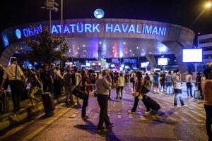 Đánh bom tự sát ở sân bay Istanbul, ít nhất 32 người thiệt mạng