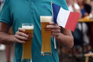 Pháp cấm rượu, bia để hạn chế bạo lực tại EURO 2016