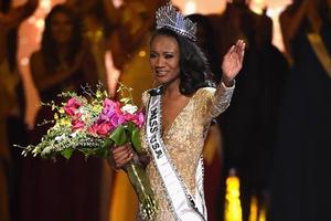 Chỉ huy quân đội Mỹ đăng quang Miss USA 2016