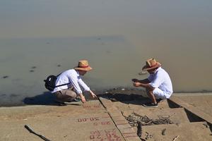 Gồng mình chống hạn