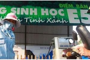 Vì sao người tiêu dùng chưa mặn mà với xăng sinh học E5?