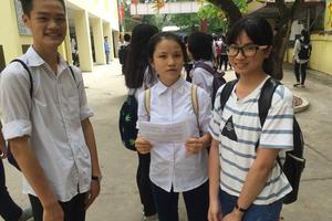 Nhiều trường "top" hạ điểm chuẩn vào lớp 10