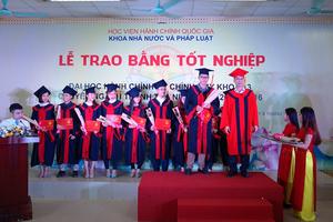 Trao bằng tốt nghiệp đại học chuyên ngành Thanh tra