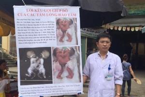 Bác sĩ ra chợ kêu gọi cứu hai bé dính liền: "Tôi đã làm càn"
